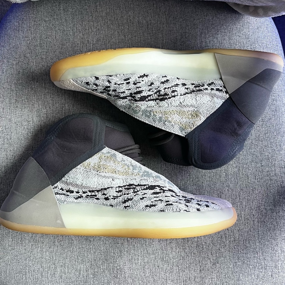 Yeezy QNTM sea teal